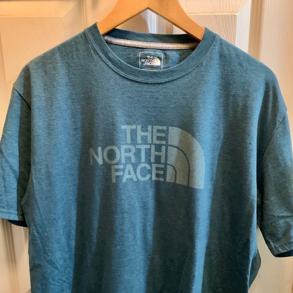 The North Face Men’s T-shirt Size Lrg Classic Fit
